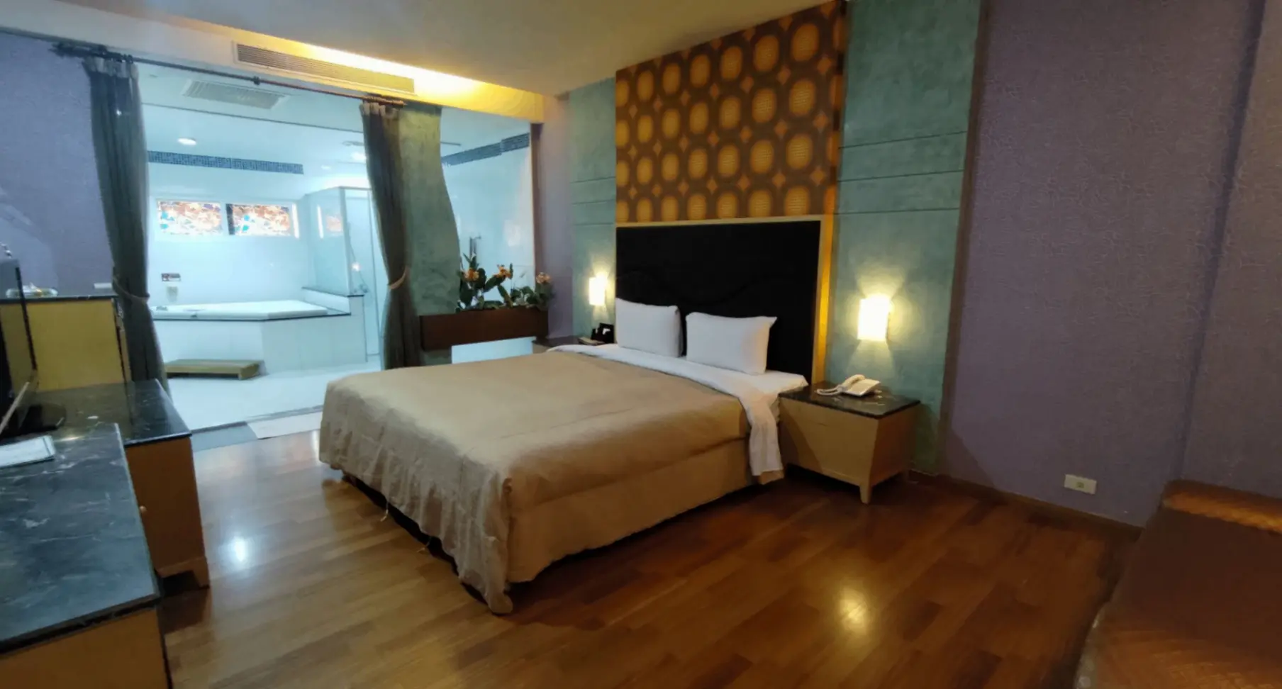 時尚汽車房-附SPA浴缸