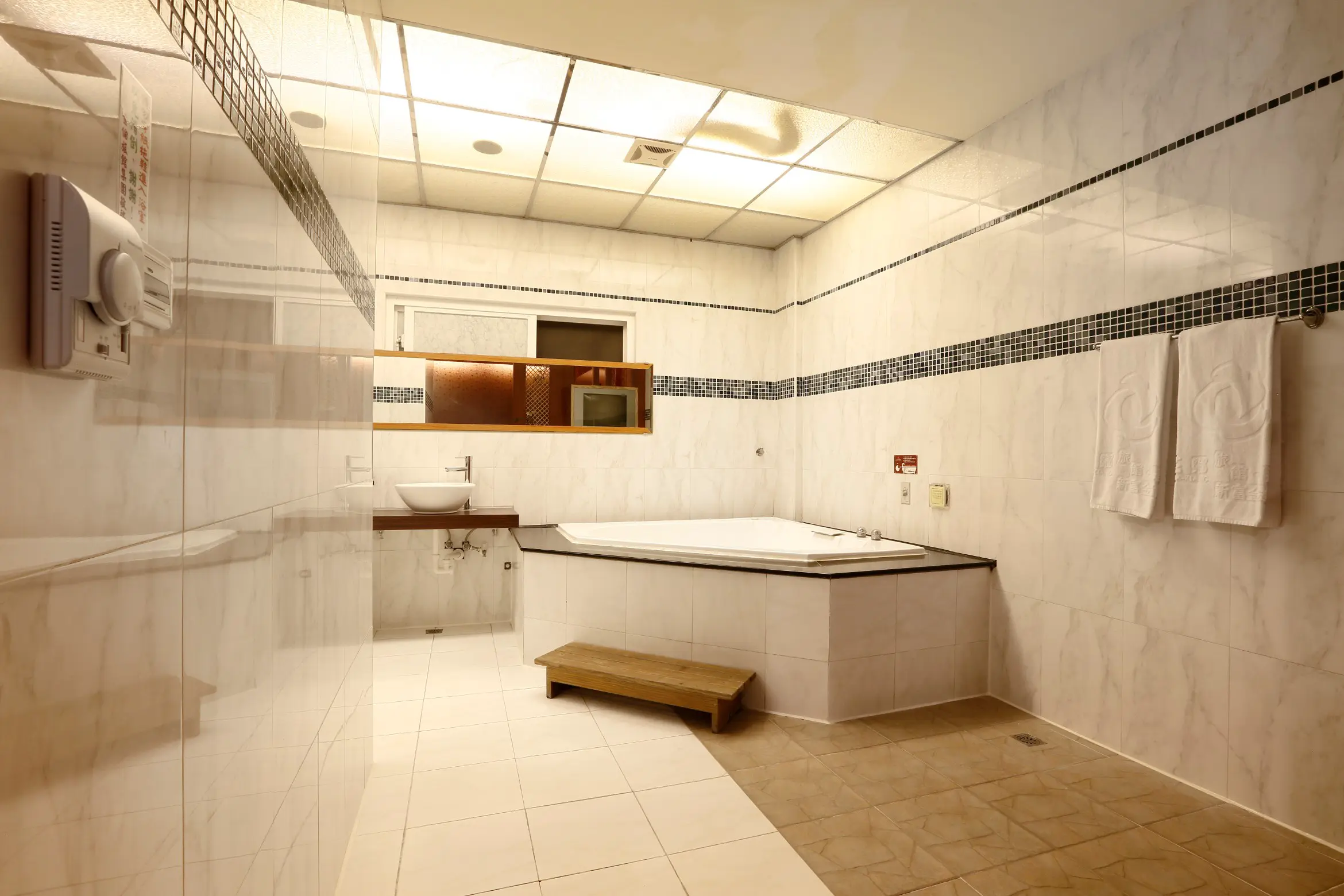 時尚汽車房-附SPA浴缸