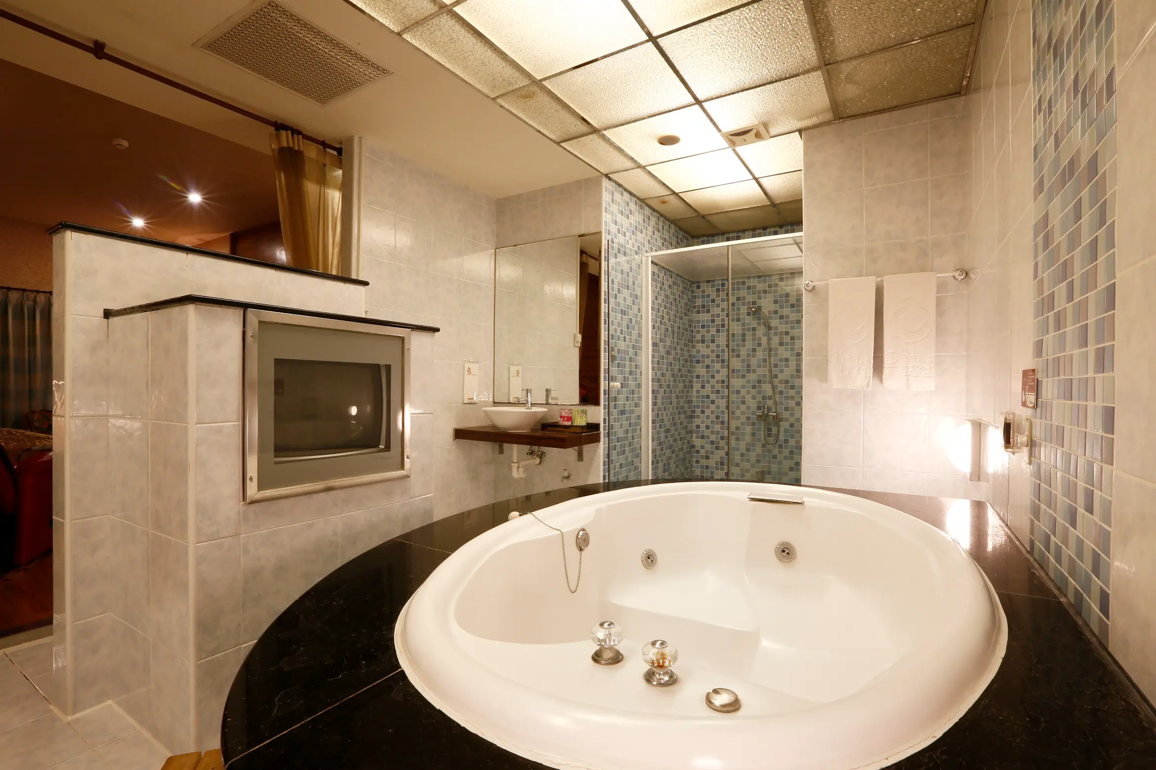 時尚汽車房-附SPA浴缸