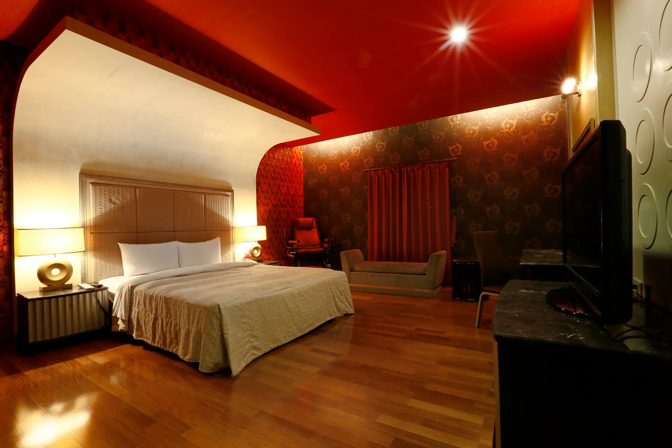 豪華汽車房-附SPA浴缸