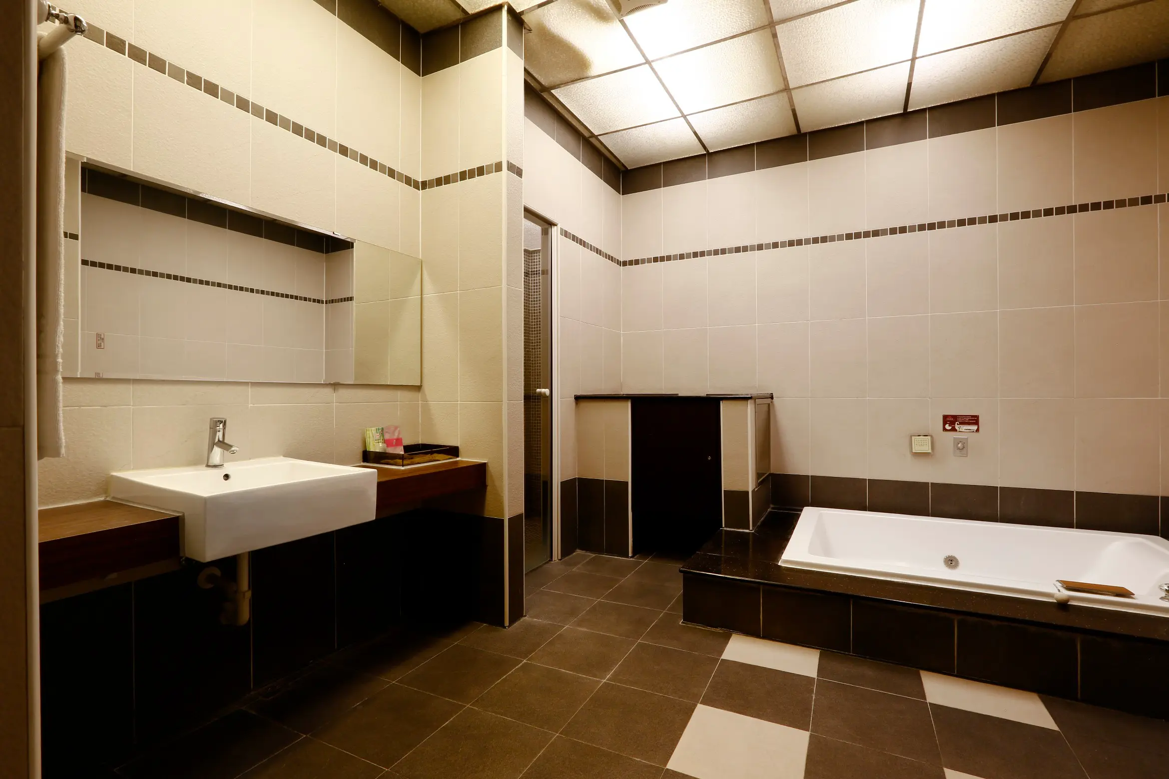 豪華汽車房-附SPA浴缸