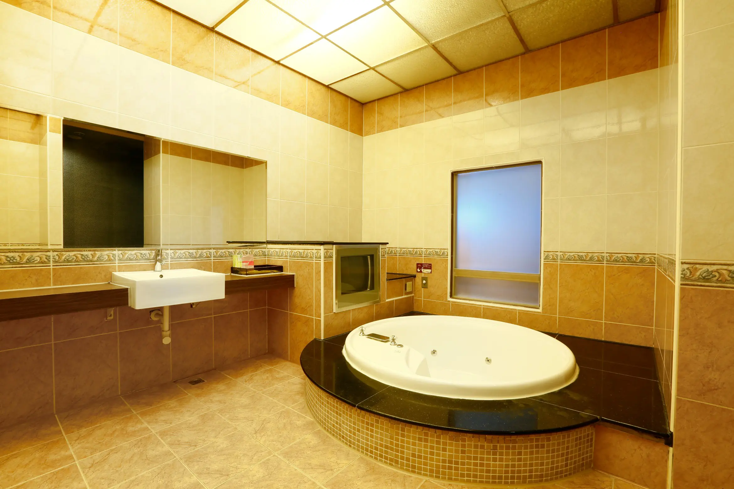 豪華汽車房-附SPA浴缸