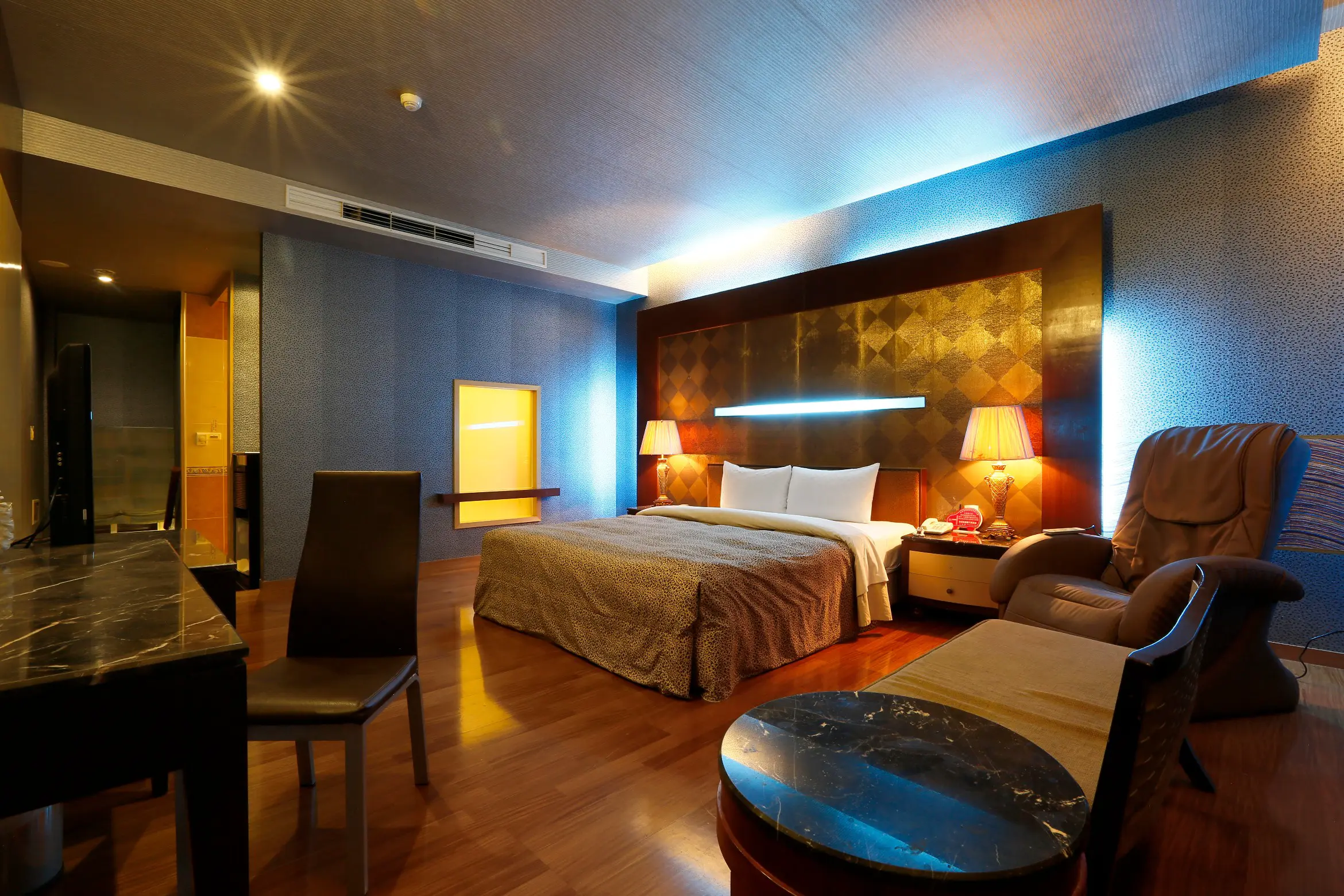 豪華汽車房-附SPA浴缸